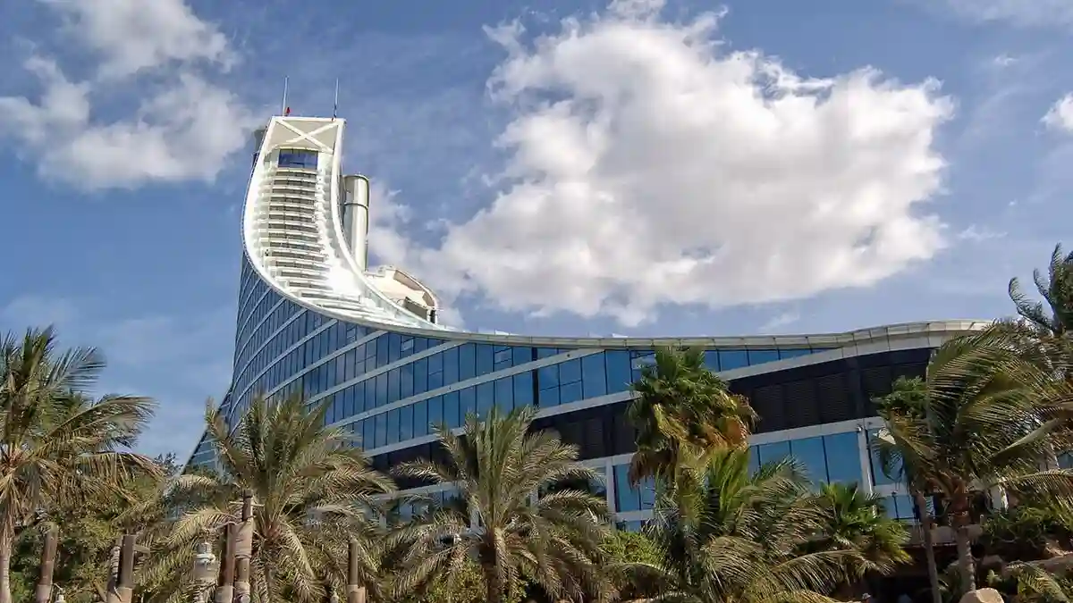 Jumeirah Beach Hotel: Dubai Luxury Gem