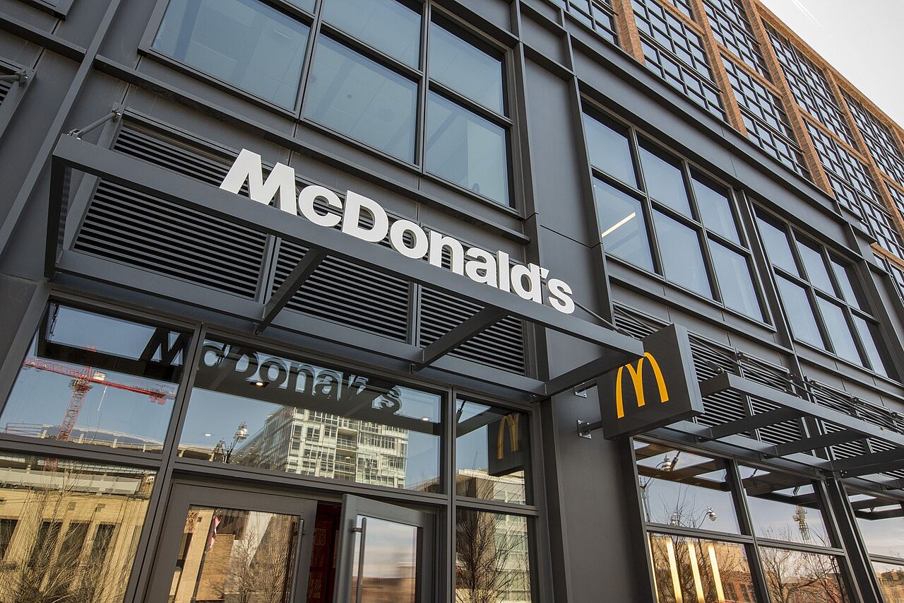 McDonald's Chicago: Global Eatery Gems